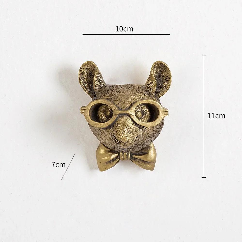 Античный латунный смоляной подвесной амулет животного Голова оленя Настенный декор Имитация подвески животного Настенное украшение камина Настенное украшение дома
