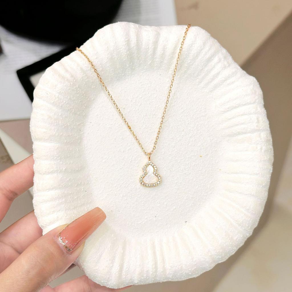 Xiaohongshu Popular White Shell Diamond Gourd Necklace Versatile Design Champagne Gold Collarbone Chain Necklace