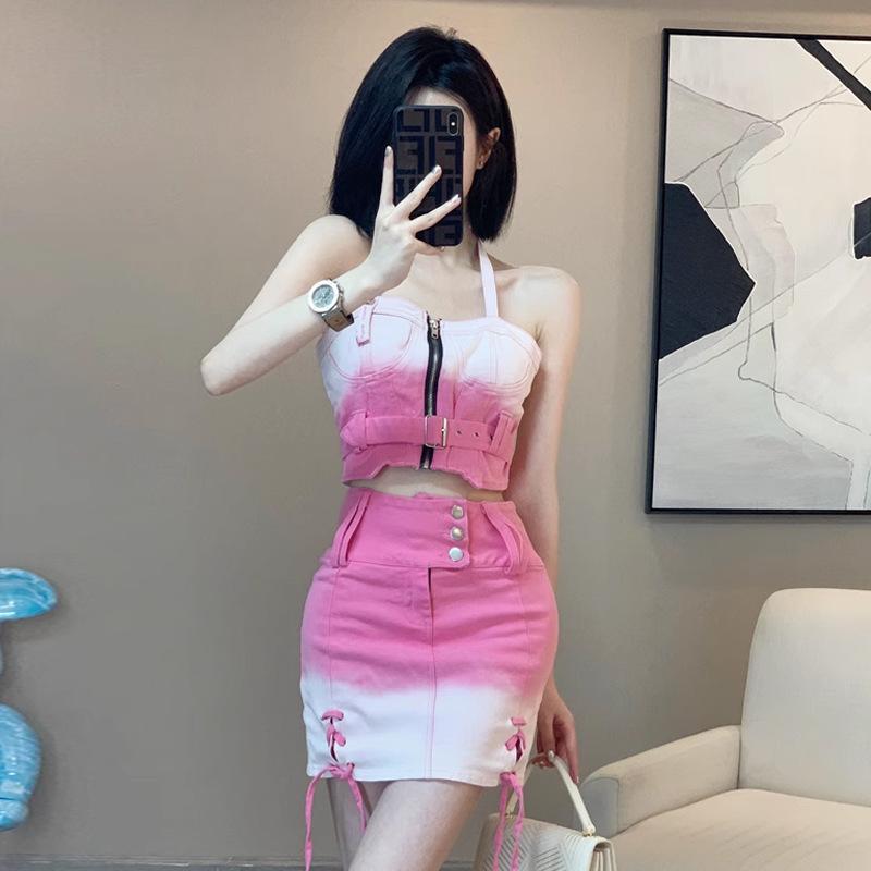 

Женский розовый комплект с юбкой и жилетом на бретелях с постепенным изменением фасона L