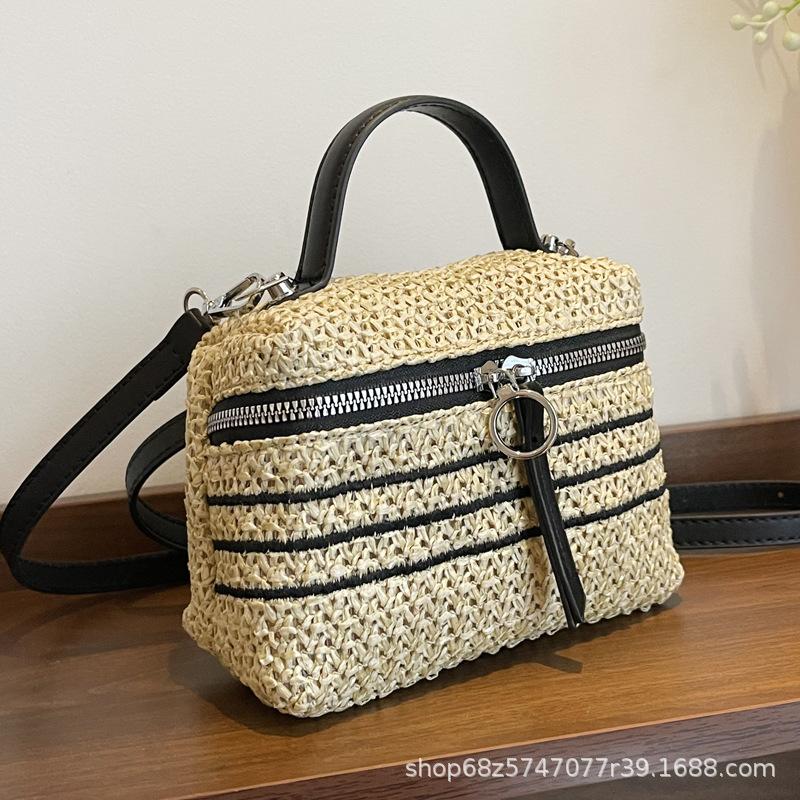 Niche design woven bag women's ins simple small capacity shoulder messenger bag retro versatile portable straw bag
