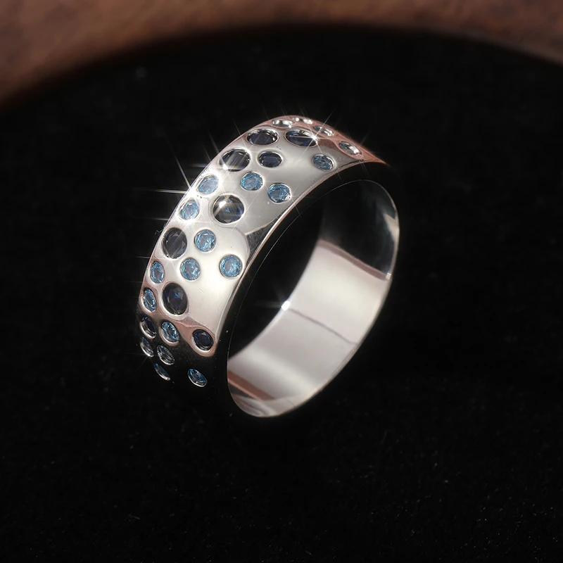 Fashionable and Classic Wide Face Ring with Round Blue Zirconia Index Ring Is A Sparkling Jewelry for Women's Holiday Party