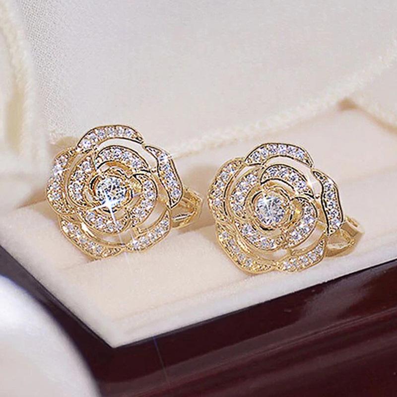Cao Shi Elegant 3D Rose Flower Ear Cuffs - Versatile, Sweet, and Fairy-Inspired Earrings.