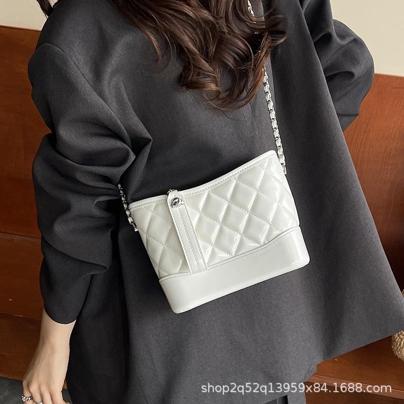 Women's bag New stray bag Rhombus chain bag One shoulder oblique span bag Fashion women's bag