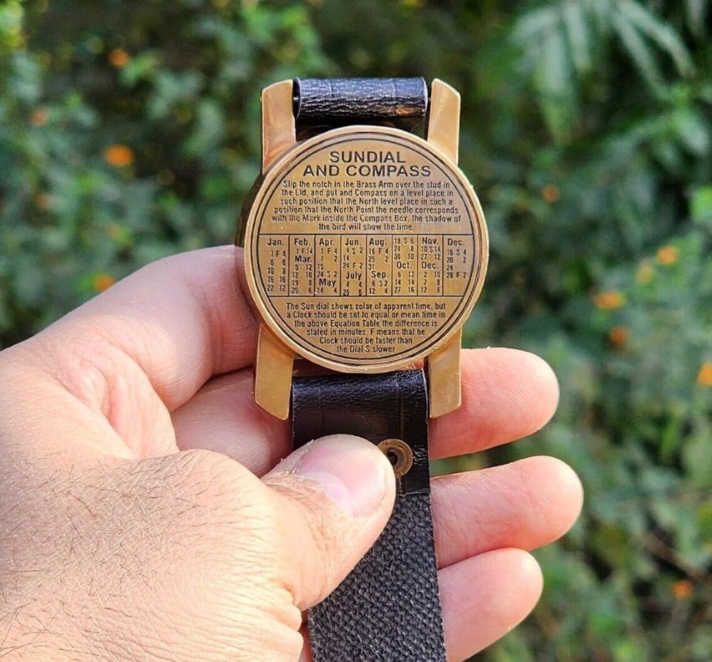 

Сонячний годинник Наручний годинник Латунний Компас & Шкіряні Ремінці Морський Стімпанк Ручна робота M аеро