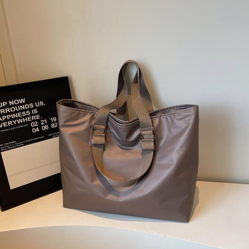 Minimalist Nylon Tote Bag for Women – Large Capacity Shoulder Bag with Adjustable Strap, Perfect for Work & Everyday Use