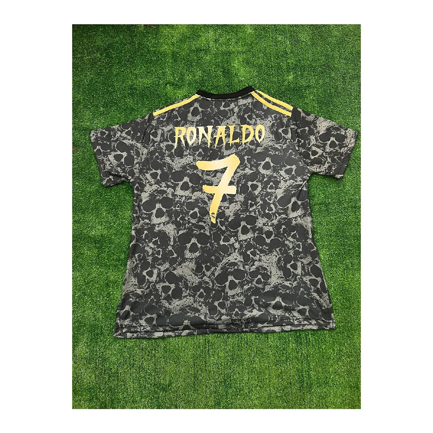 

Джерси Роналду Реал Мадрид с особым дизайном и тематикой черепа