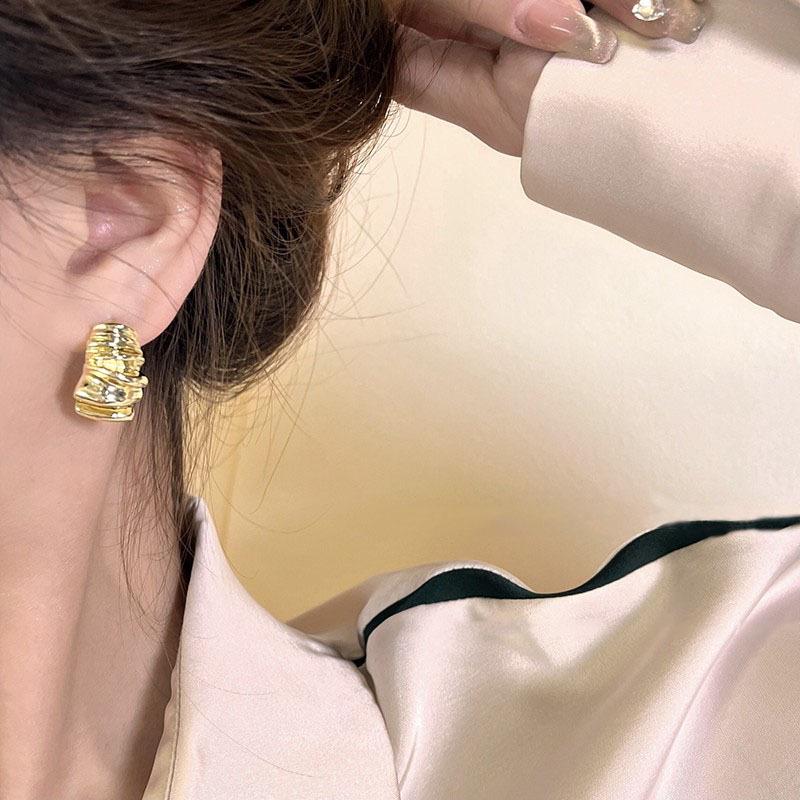 Elegant Twisted Croissant Earrings: Unique High-End Design for Women
