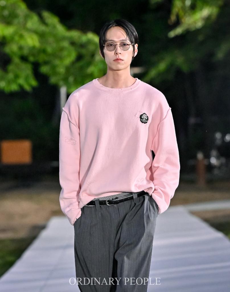 ORDINARY PEOPLE Re : Athletic Classic Stripe Pants [Gray]