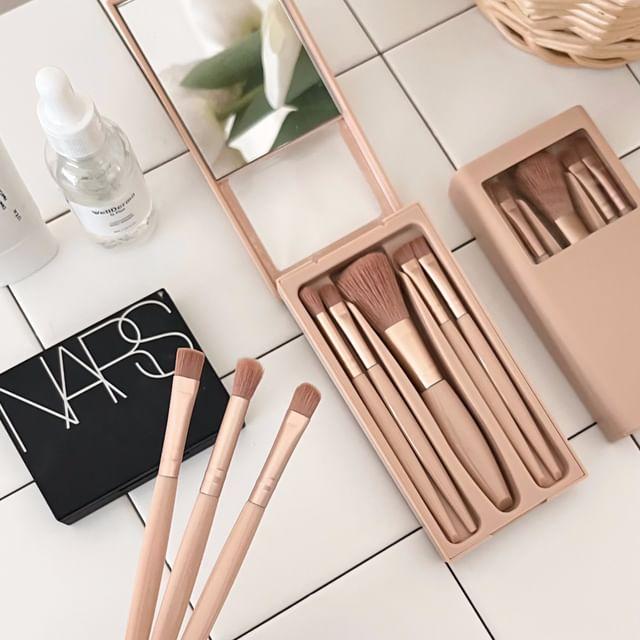 Tuhat - Set of 5: Makeup Brush with Mirror Case