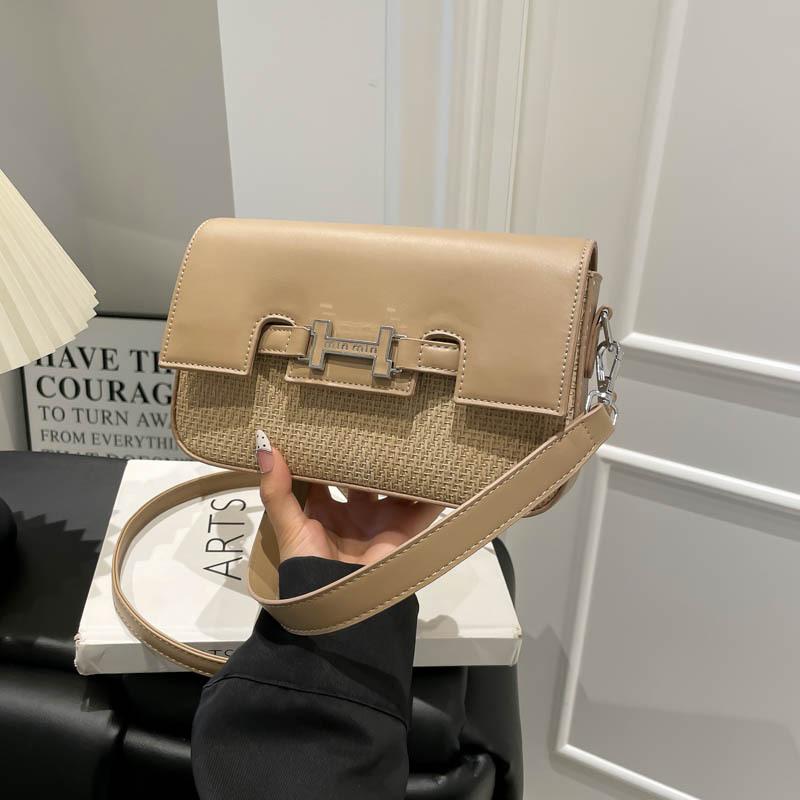 

Трендовая персонализированная текстура 2025, маленькая квадратная сумка, модная новая нишевая дизайнерская сумка, женская осенне-зимняя сумка через плечо, сумка-мессенджер хаки