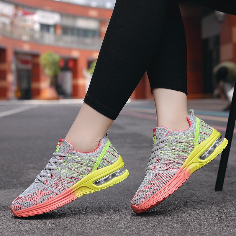 Trendige farbenfrohe Frühjahrs-Flugweberei Sportschuhe mit Air-Cushion-Dämpfung, leichte, atmungsaktive und bequeme Freizeit-Sportschuhe