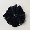 Oar Drop Wide Velvet Cameo Scrunchie [Black]