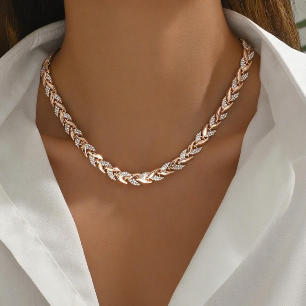 Fish Tail Style Diamond-studded Bracelet and Necklace Set - Luxurious and High-end Banquet Jewelry for Women