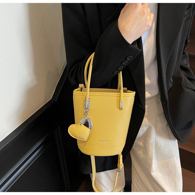 Portable High-end Trendy Bucket Bag Fashionable Shoulder Bag Spring New Simple Messenger Bag
