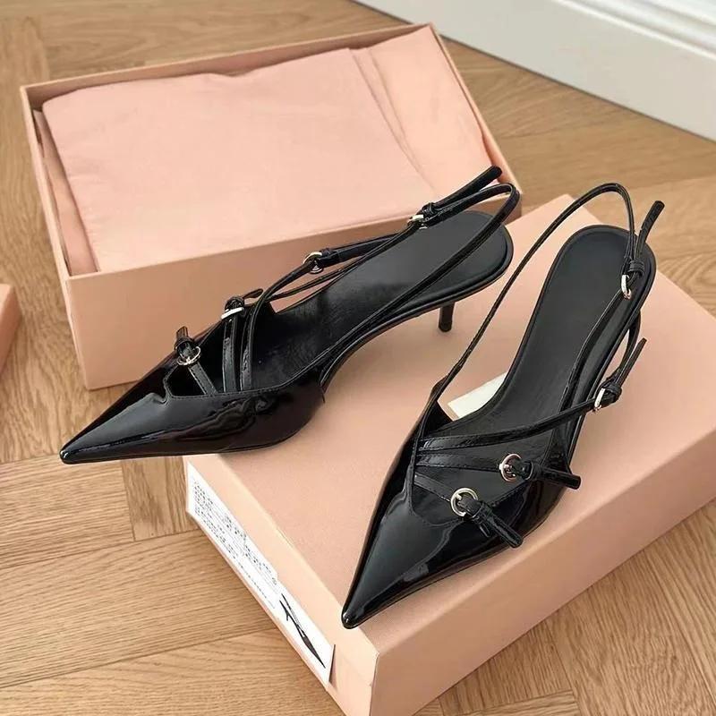 

Fashion New Summer Fashion Shoes Pointed Toe Toe Toe Shallow Buckle Sandals Patent Leather Shiny Sandals Women Sandalias De Mujer 34