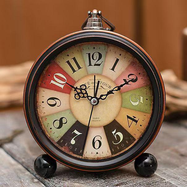 Retro Kovový 5palcový Tichý Budík - Stolní Hodiny v Evropském Stylu pro Ložnici nebo Obývací Pokoj