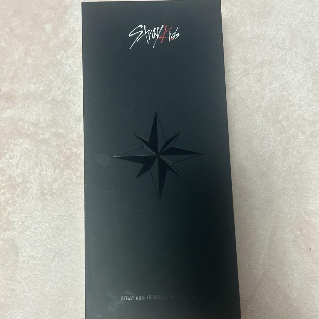 

[Б/У] ОФИЦИАЛЬНАЯ СВЕТОВАЯ ПАЛОЧКА Stray Kids VER.2
