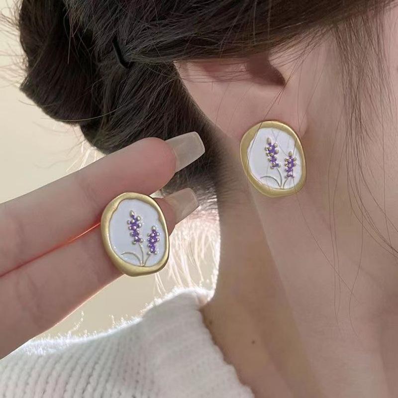 S925 Silver Needle Pearl Stud Earrings: Niche Style, Elegant Luxury, 2023