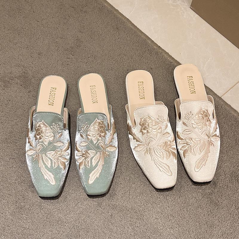 New Chinese-style embroidered bag head half slippers women's outer wear summer new retro versatile flat-bottomed Muller half-tray shoes
