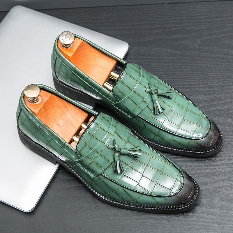 

Men s shoes Korean version embossed leather shoes men s British romantic Su dress business casual shoes men s large size groom wedding 46 зелёный