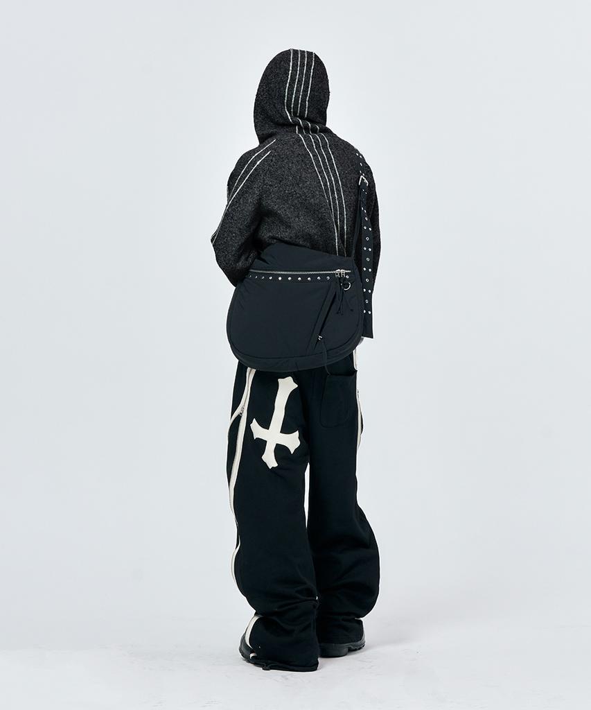 SCHISM INDUCING Curved Zipper Sweatpants Black