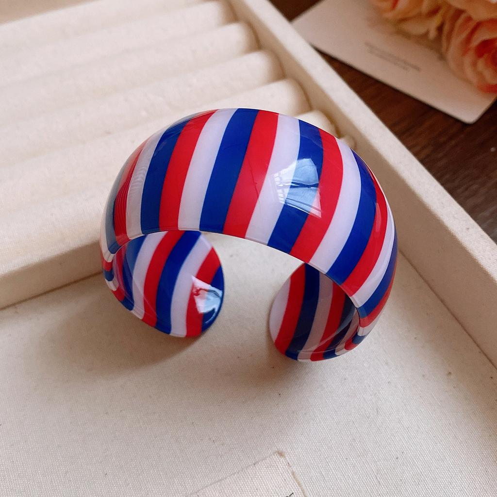 European and American Exaggerated Acrylic Striped Wide Version Open Bracelet Design Sense Bracelet Temperament Simple Jewelry