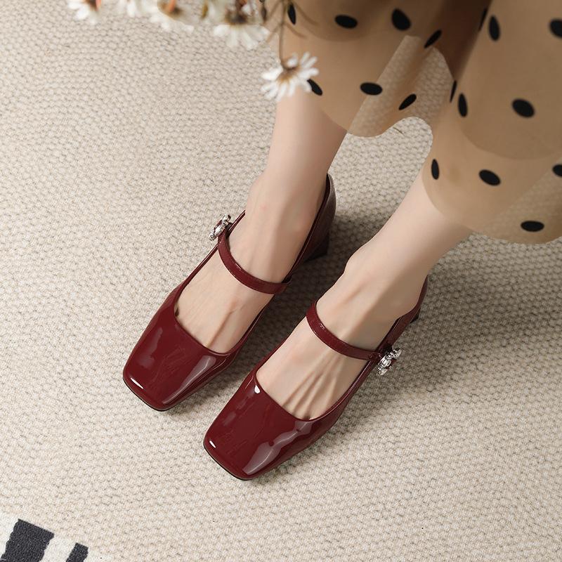 

Красные туфли Мэри Джейн на толстом каблуке, женские ретро с квадратным носком, на высоком каблуке, из лакированной кожи, с открытым подъемом, одинарные туфли, маленькие кожаные туфли 39 бордовый