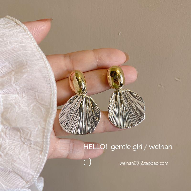 

Silver Bright Metal Shell Mosquito Coil Ear Clip Fancy Elegant Fashion Simple Stud Earrings Earrings Jewelry Female