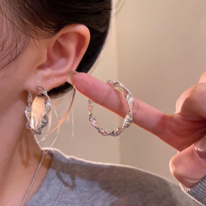 Cold wind metal texture twisted circle earrings women's year new fashion niche design simple earrings
