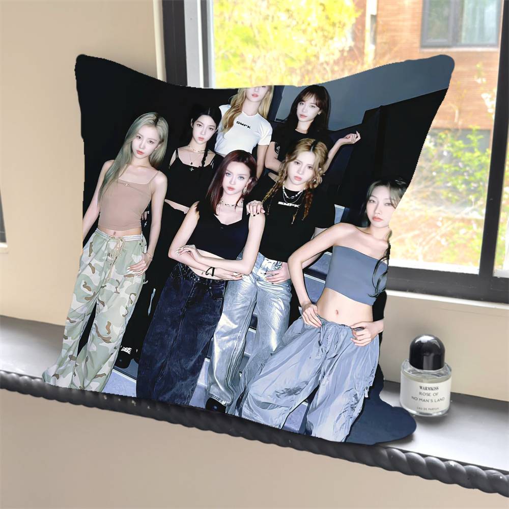 1 Stück Kpop R-Rot V-Samt Klassische Kissenhülle Quadratisch Schlafzimmer Sofa Freizeit Komfort Kissen Auto Heimdekoration Kissenbezug 40x40