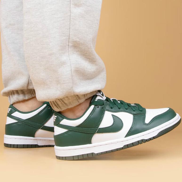 Nike Dunk Low GS Michigan State Kinder-Sneaker Weiß Team-Grün Total-Orange CW1590-102