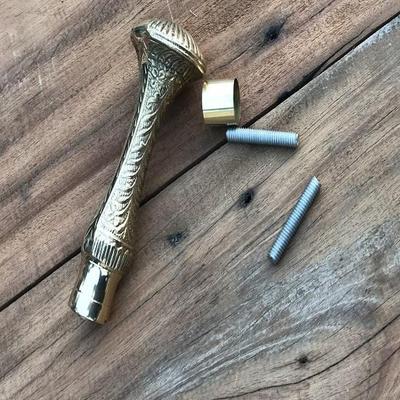 Canne de marche de style vintage en bois avec poignée victorienne en laiton antique