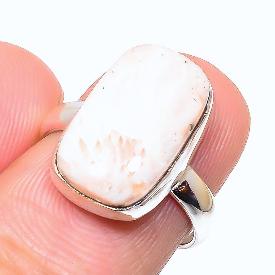 

Кольцо из серебра 925 пробы с натуральным сколецитом, размер 7, p5J74