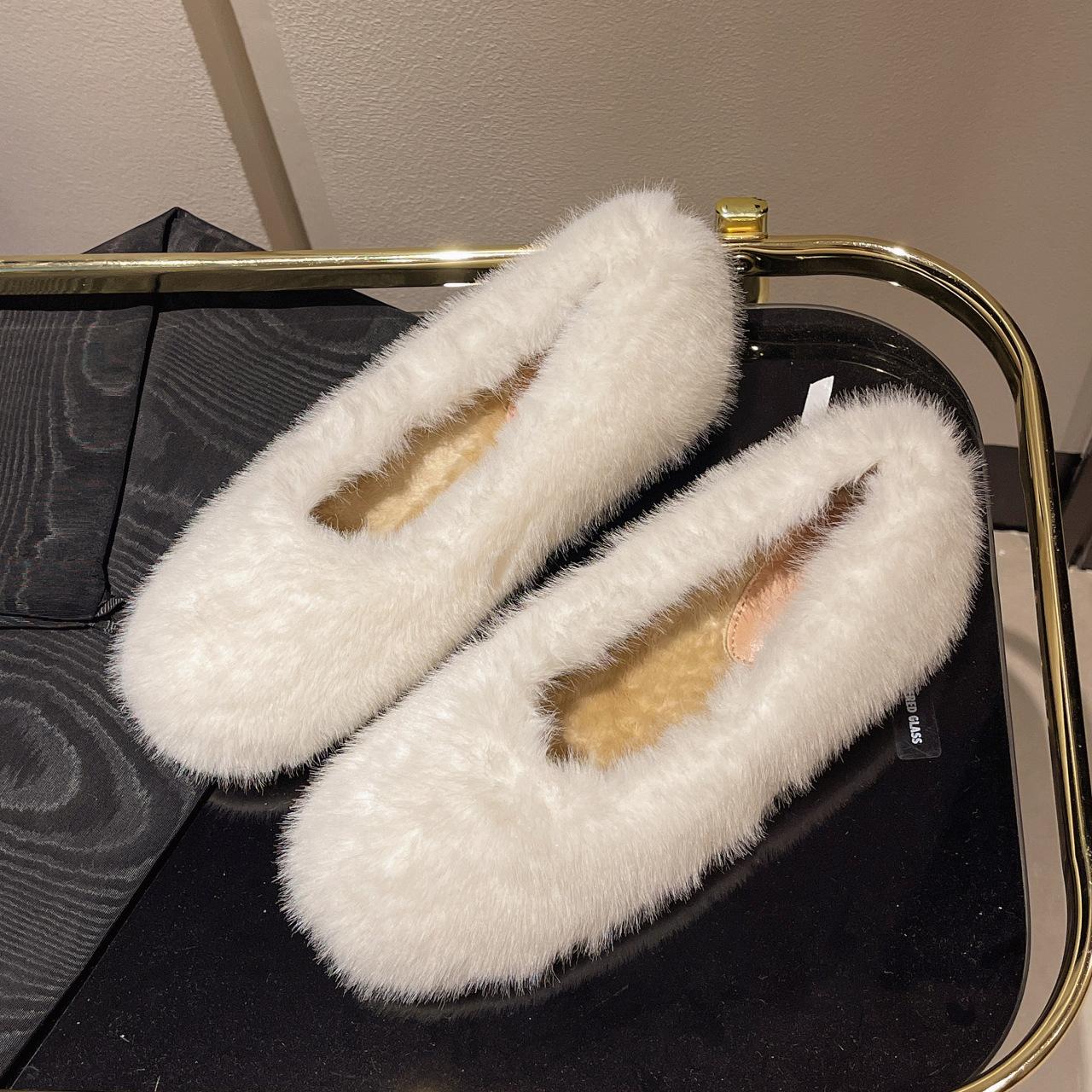 

Новые белые пушистые туфли женские 2025 осень и зима носить бархат овечья шерсть женская обувь плоские плюшевые туфли обувь Дуду 40 бежевый