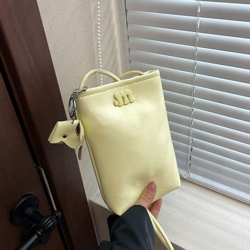 

Сумка для мобильного телефона из мягкой кожи, милая мини-сумка-мессенджер на плечо с носиком слоненка, женская, новый поступление 2025, минималистичная нишевая сумка Bright yellow leather
