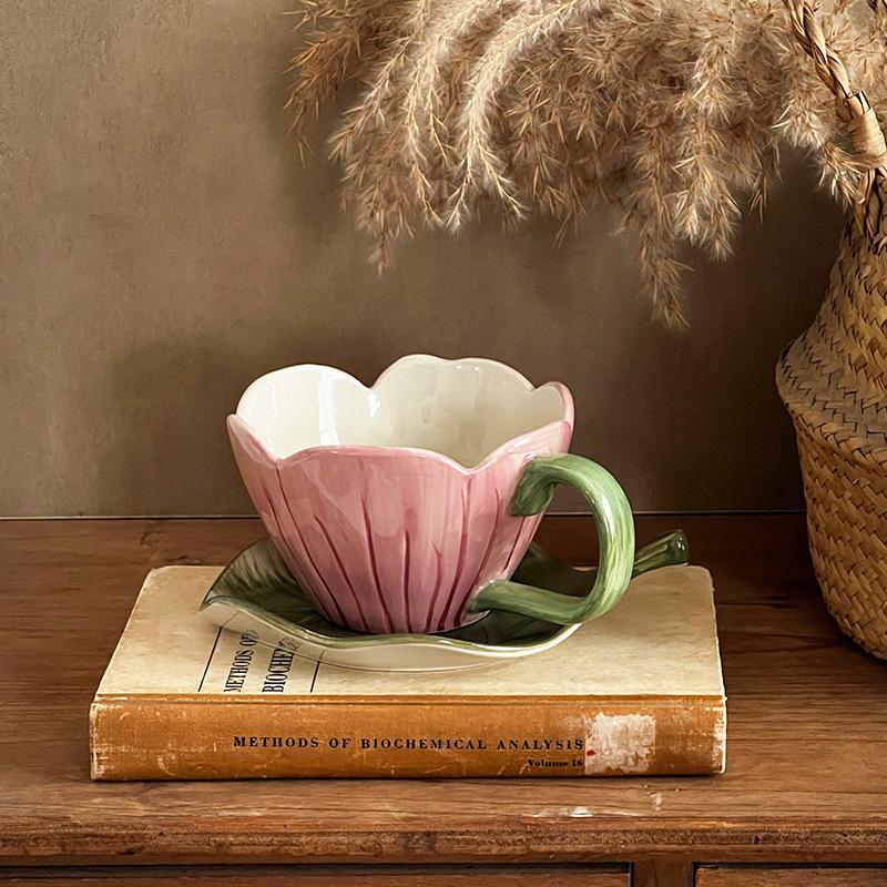 Creative Hand-Painted Tulip Flower Leaf Shape Ceramic Coffee Cup Saucer Personalized Afternoon Tea Latte Cup Saucer Gift