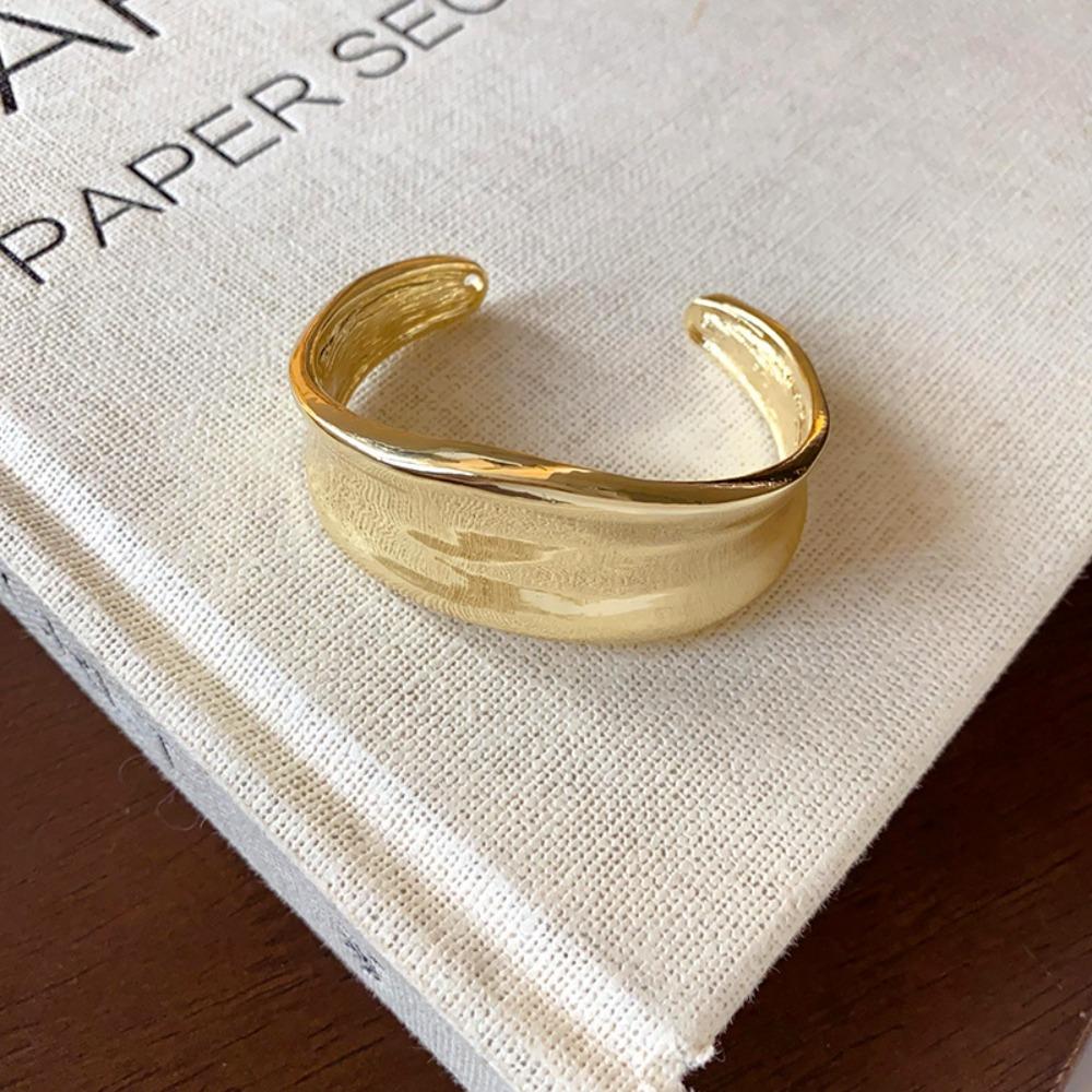 European and American Simple Bracelets, Arm Rings, Niche Cold Wind Temperament Bracelets, High-end Sense and Versatile Jewelry.