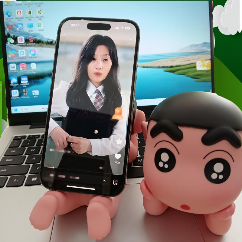 1Pc Mobile Phone Support Crayon Shin-Chan Desktop Phone Holder Stand Cute Cartoon Tablet Ornament Home Decoration Toys