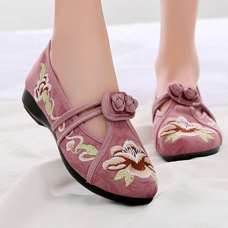 Ethnic style embroidered shoes Laobei cloth shoes women's shoes autumn shallow mouth strap embroidered shoes square dance dancing shoes mother shoes