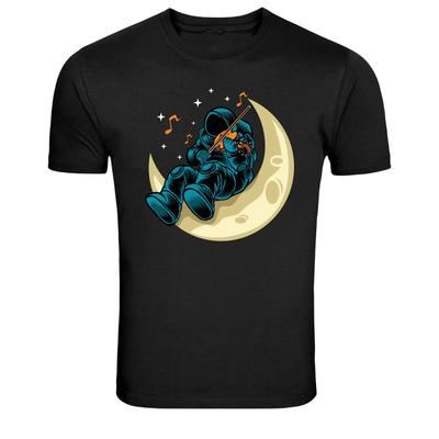 Astronaut spielt Violine auf dem Mond Grafik T-Shirt
