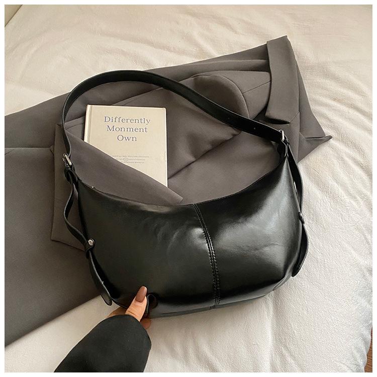 

New Korean version women s bag 2025 high-end niche design shoulder women s bag underarm women s bag fashion pleated dumpling bag