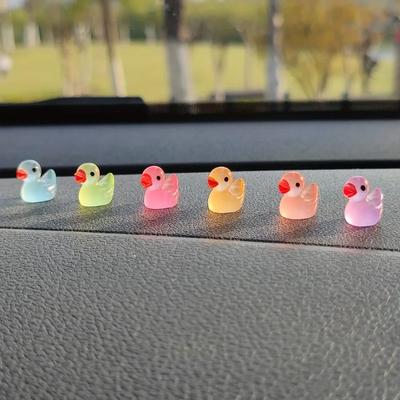 10 Stück Im-Dunkeln-Leuchtendes Harz Enten Set - Langlebige und Niedliche Auto Armaturenbrett Deko für ein Charmantes Interieur