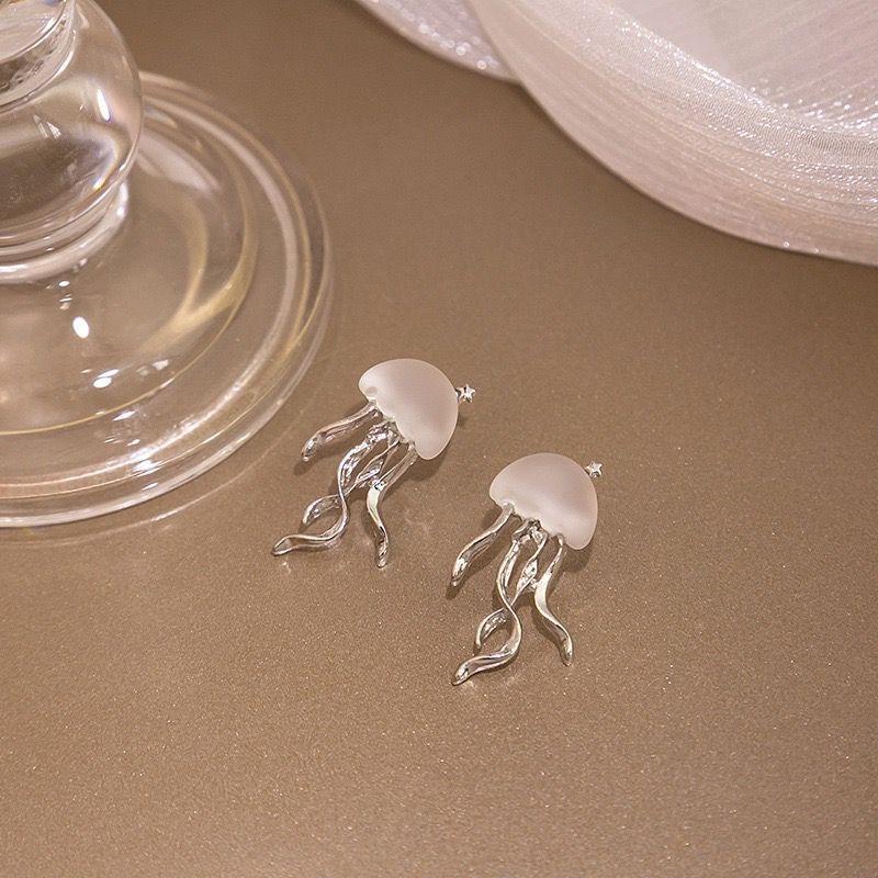 Women Floating Jellyfish Earrings Stud Silver Color Transparent Crystal Cute Deep-Sea Jellyfish Post Earrings Cute Jewelry