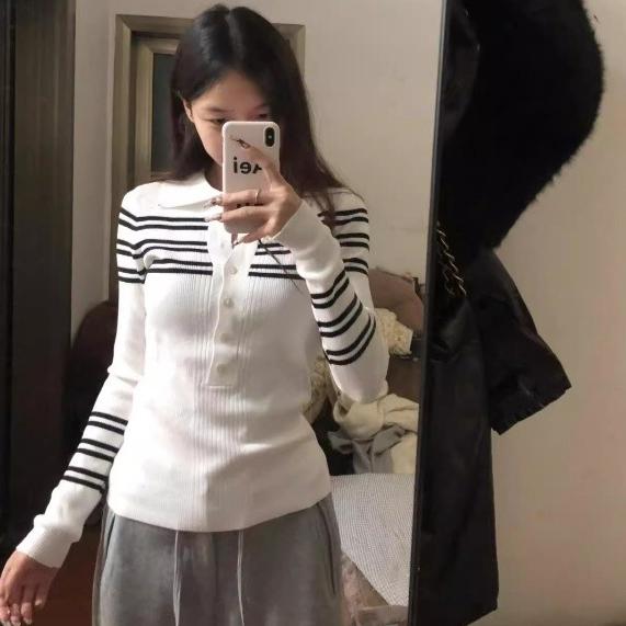 A New Autumn Women's Striped Half-lapel Top with A Unique Design Sense, Long-sleeved Knitted Base Layer