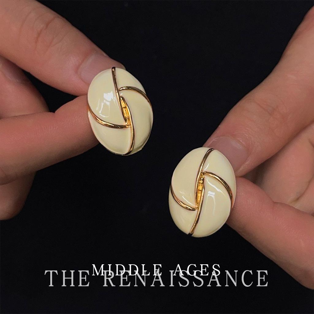 Средневековые эмалированные серьги-гвоздики с капельной глазурью, белые, геометрические. Французская элегантность, темперамент. Овальные, универсальные серьги для женщин.