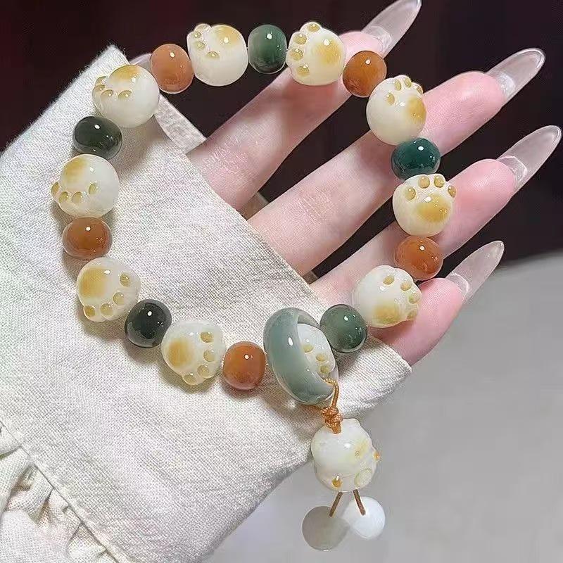Chinese Koi Cat Paw Lucky Bracelet: Cute Niche Design Beaded Jewelry for Women