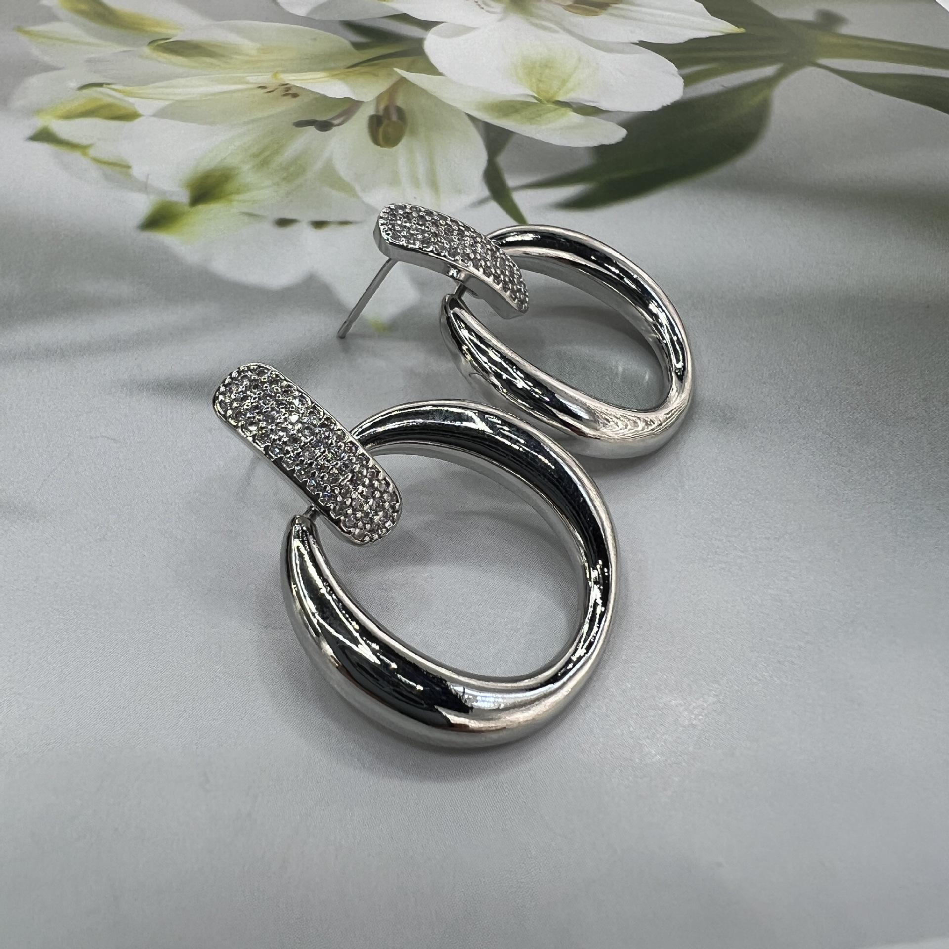 

Tide S925 Silver Needle Korean Style Gold-Plated Zircon Stud Earrings - Fashion Lady s Full Diamond Dangle Jewelry. белый