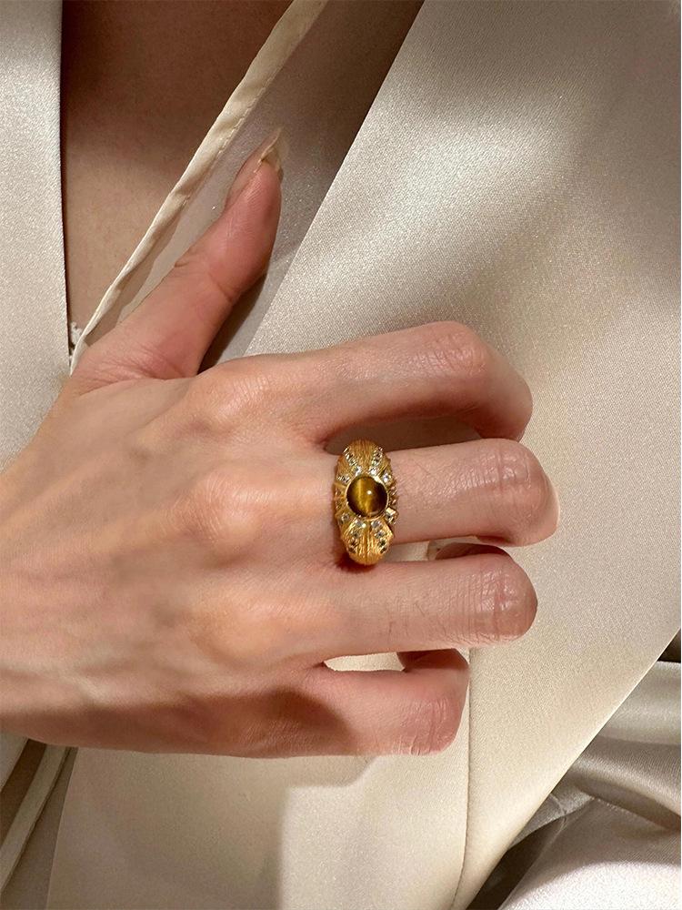 Antique Gold Tiger's Eye Ring with Micro-Paved Zircon Wide Band - Vintage High-End Index Finger Accessory
