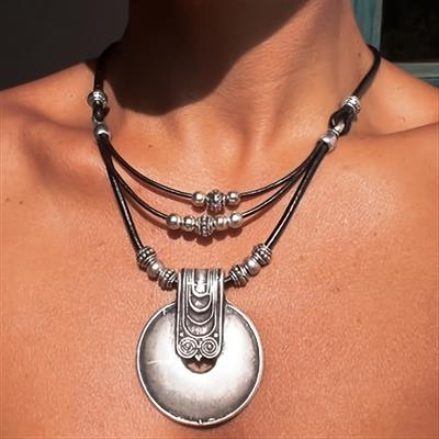 Böhmische mehrlagige Metall- und Lederkette mit rundem Anhänger - Vintage-Look für Urlaub oder als Erinnerungsgeschenk