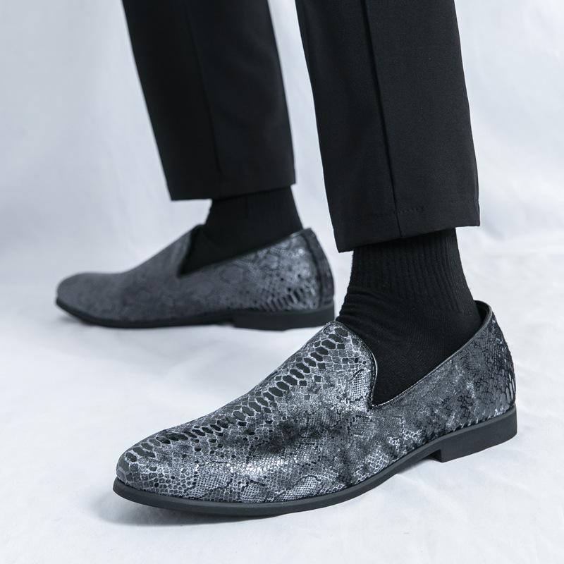 New Men's Loafers Pointed Small Leather Shoes Fashionable Snakeskin Pattern Men's Korean Version Hairstylist Lazy Casual Shoes